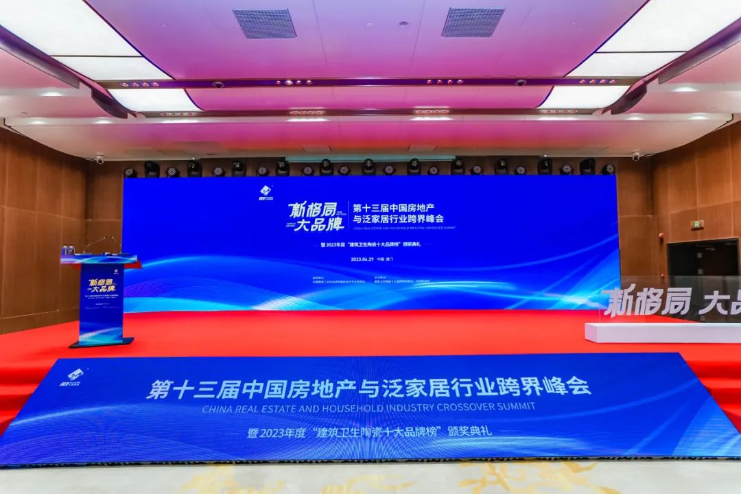 品質爭先，載譽前行 | 恭喜綠蘋果瓷磚榮獲“現代磚十大品牌”獎項！